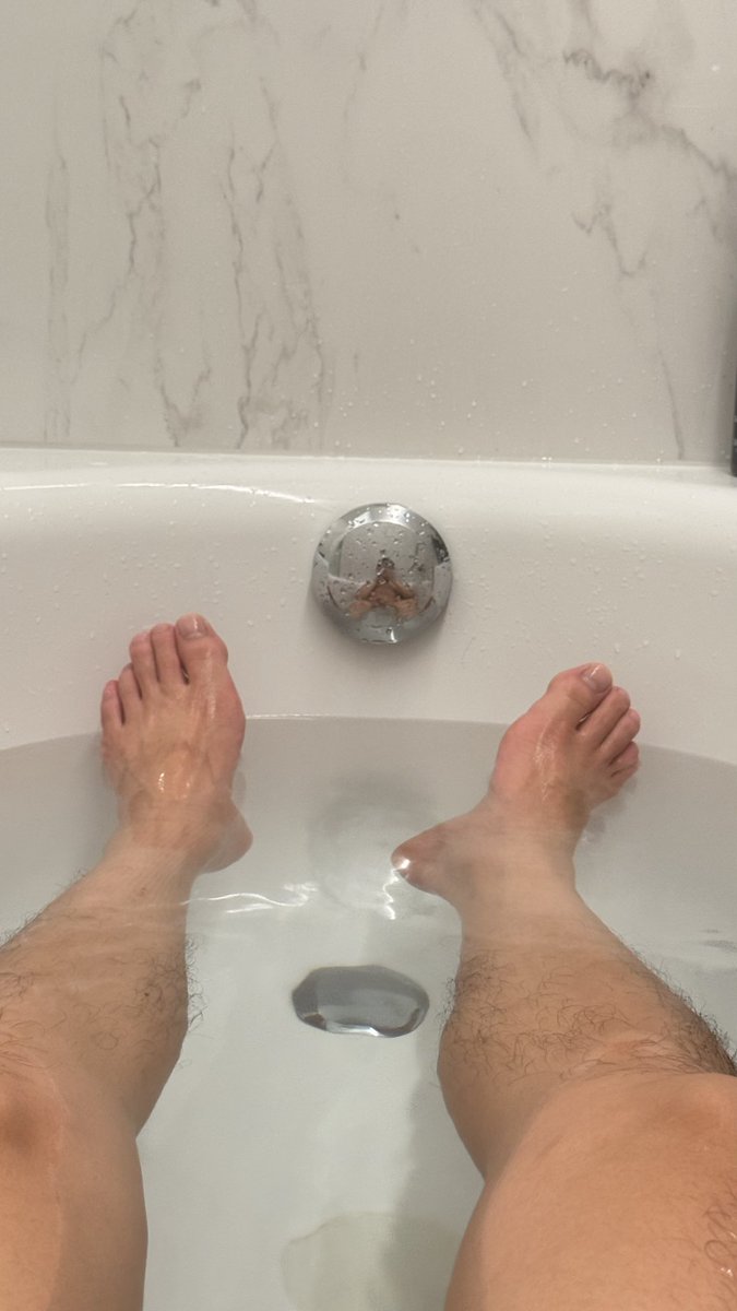 k57815719's tweet photo. 最近真的好戀腳
有好看的腳想被舔嗎🥵 https://t.co/eYjbsOJE8v