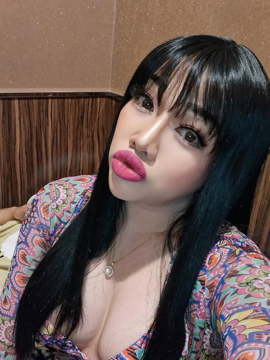 zsaweo's tweet photo. #ladyboy_saudi #ladyboy_riyadh #ladyboy_both_in_riyadh 😜 https://t.co/C1fbs3D0RE