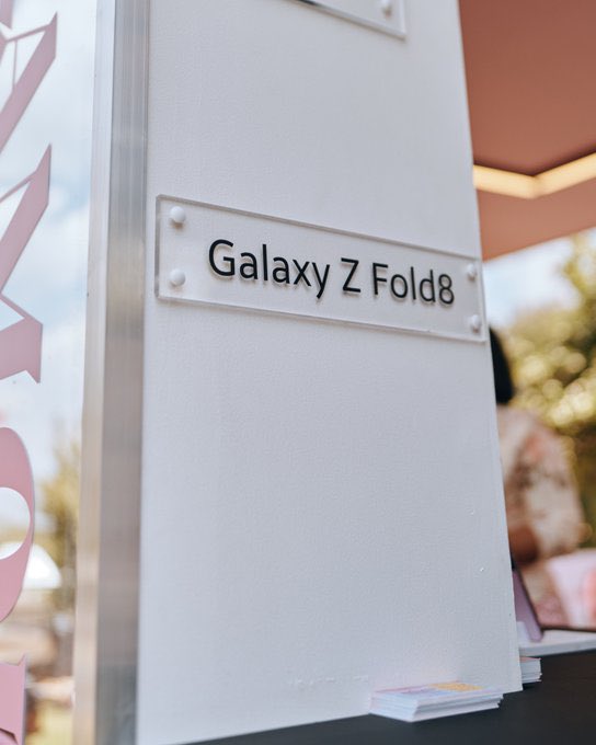 SibuthaNomzi's tweet photo. The #GalaxyZFold8 really understood the assignment ๐๐ฑโจ Slim, lightweight and @SamsungMobileSA slimmest foldable yet it doesnโt feel like youโre carrying something bulky around.
Then you unfold it and suddenly youโve got that BIG screen experience. ๐ฎโ๐จ
#LMC #SamsungMobileSA https://t.co/7zi72mNoyr