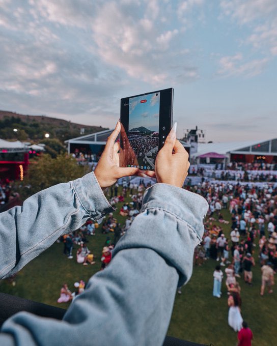 SibuthaNomzi's tweet photo. The #GalaxyZFold8 really understood the assignment ๐๐ฑโจ Slim, lightweight and @SamsungMobileSA slimmest foldable yet it doesnโt feel like youโre carrying something bulky around.
Then you unfold it and suddenly youโve got that BIG screen experience. ๐ฎโ๐จ
#LMC #SamsungMobileSA https://t.co/7zi72mNoyr