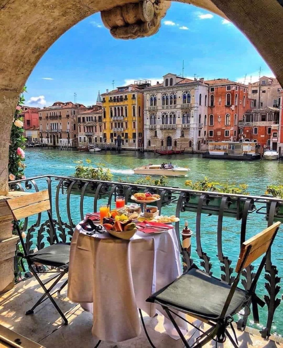 flight_modenow's tweet photo. 【予算18〜30万円】（3泊4日）

🇮🇹イタリア・ヴェネツィア

✈️約10〜18万（時期でかなり変動）
🏨約4〜12万円
🍽約3〜6万円

水の都で映画みたいな景色。
運河ビューで朝食とか普通に優勝。
街歩くだけで全部フォトスポット。

ゴンドラ乗れば一気にヨーロッパ感MAX。
ロマン全振りのご褒美旅。 https://t.co/9HnXBWYx2U