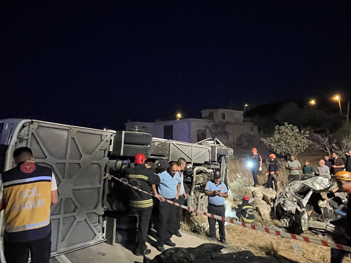 onedio's tweet photo. Gaziantep’in Nurdağı ilçesinde yolcu otobüsü ile otomobilin çarpıştığı kazada ölü sayısı 7’ye yükseldi.

📌 Kazada yaralanan 13 kişinin ise hastanelerde tedavisi sürüyor. https://t.co/EKFlwemExO