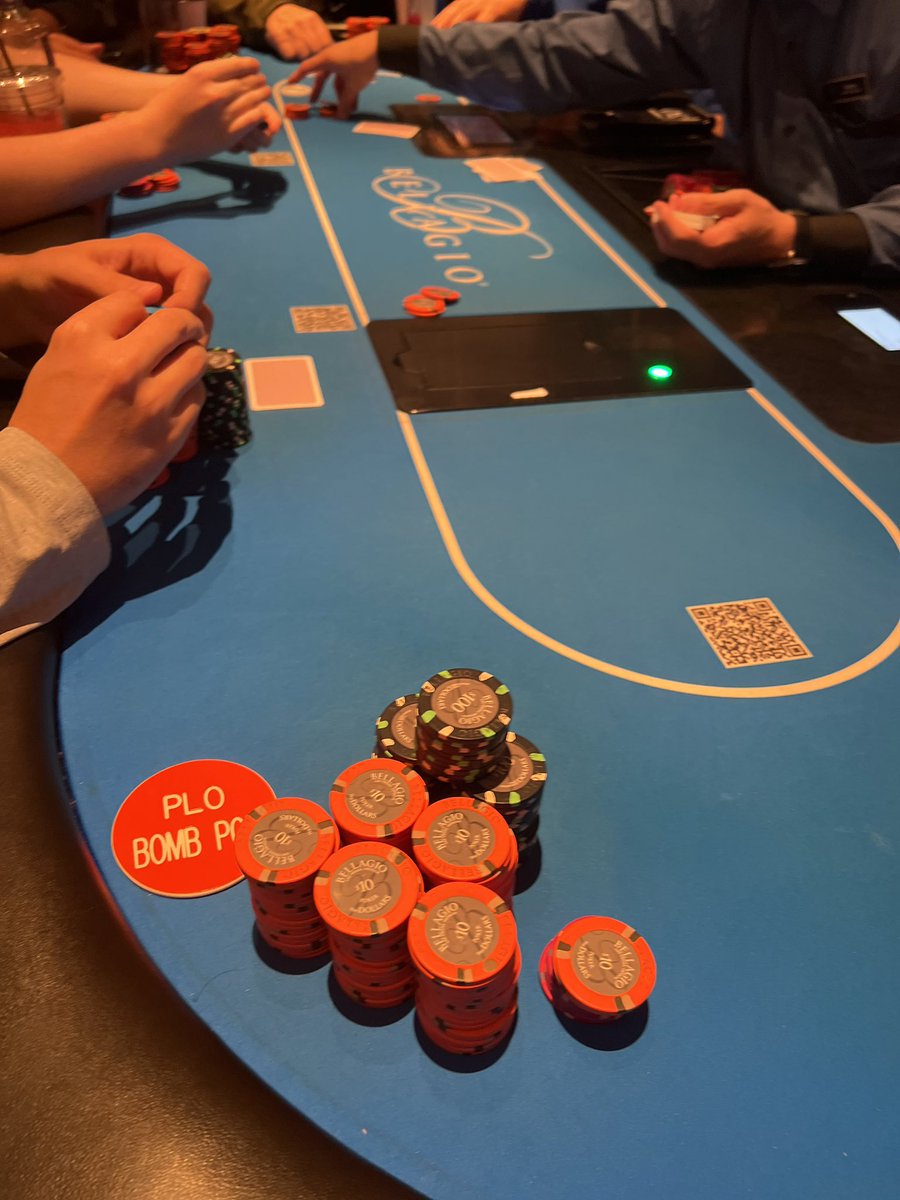 going_poker's tweet photo. 巷で噂の分散に恵まれショットテイク$6,000着地、本当にありがとう https://t.co/sJkxWXQ9HK