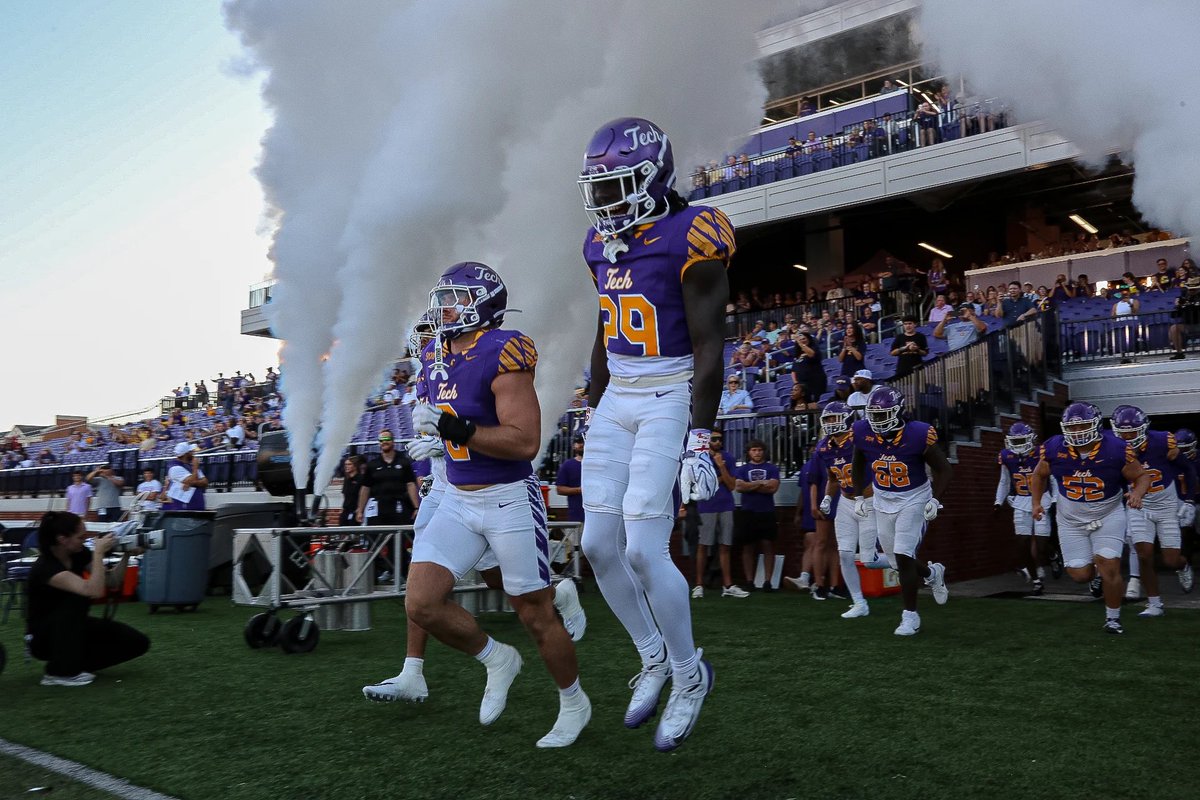 coltonedwardsFB's tweet photo. 🚨RECRUITS🚨

DROP THAT MID-SEASON FILM⬇️🏈 

#WingsUp 🦅 https://t.co/qpl13bbql0