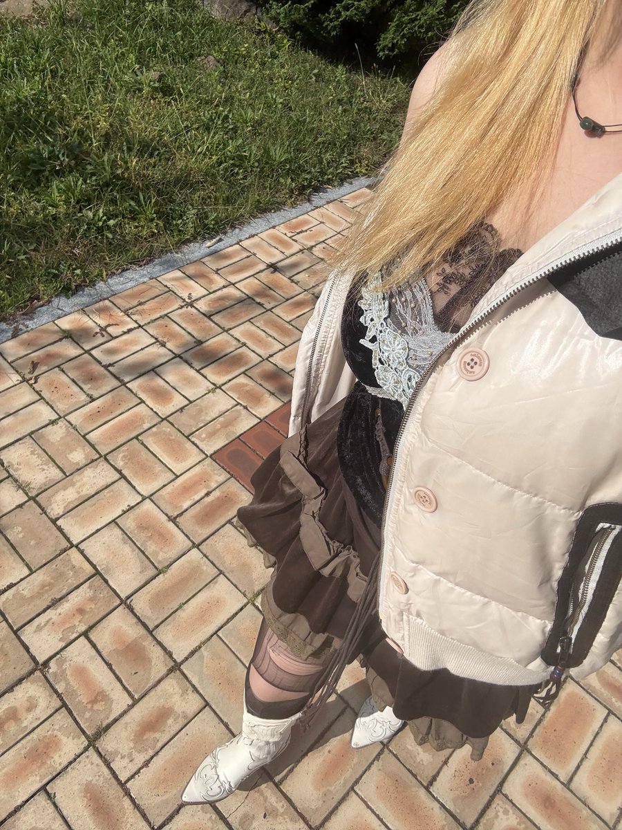 _ammoc's tweet photo. 코디 치트키였던 금발 시절이 그립네요… https://t.co/VSNT3n354W