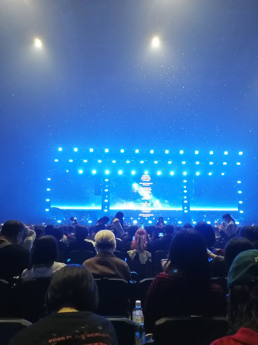 8770928's tweet photo. 母とPLAVEのコンサート行ってきました‼️海外のファンの方々がたくさん自作のプレゼントを用意して下さってて、いろいろいただいたりとても楽しい思い出になりました✨ https://t.co/3vBI5s1cOQ
