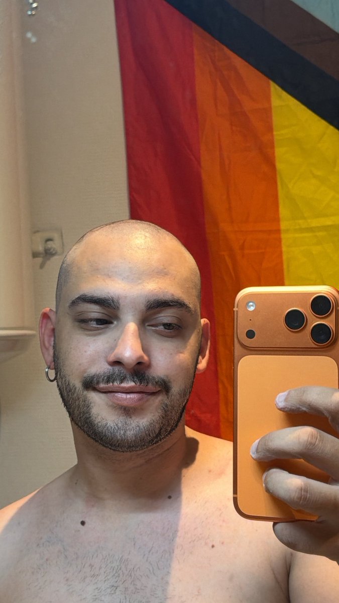 yustynacore's tweet photo. #LGBTQIALeaveAreFalling https://t.co/cJfjQXeQxN