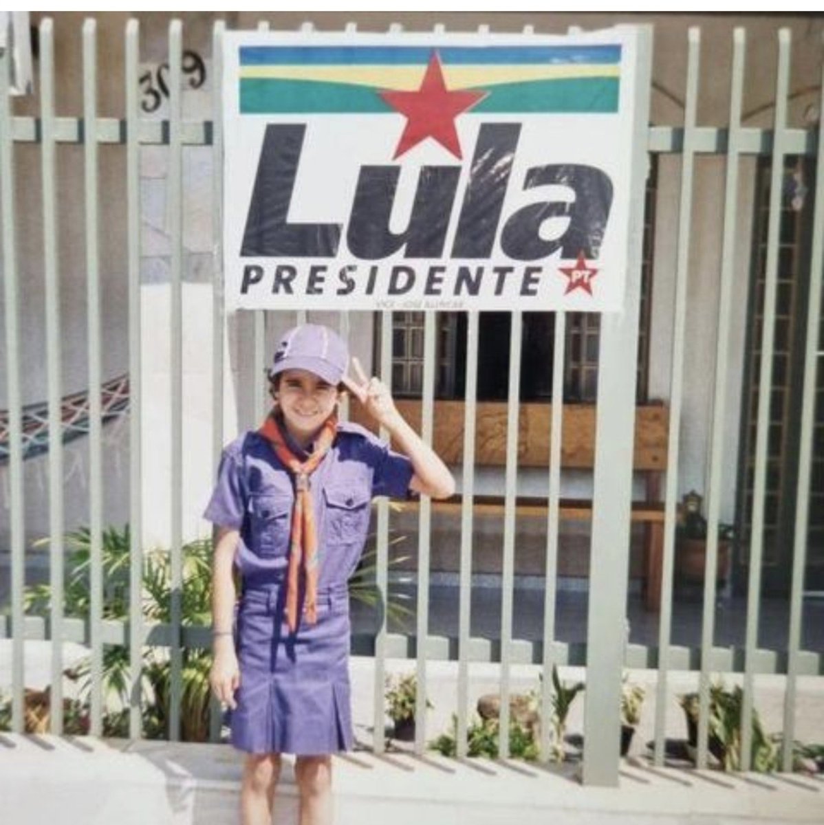 deborabovetto's tweet photo. Literalmente eu 2002 https://t.co/72XAtS4BGn