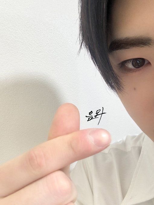meiyokgu's tweet photo. his pretty details oml https://t.co/Qs4Pl0SZQG