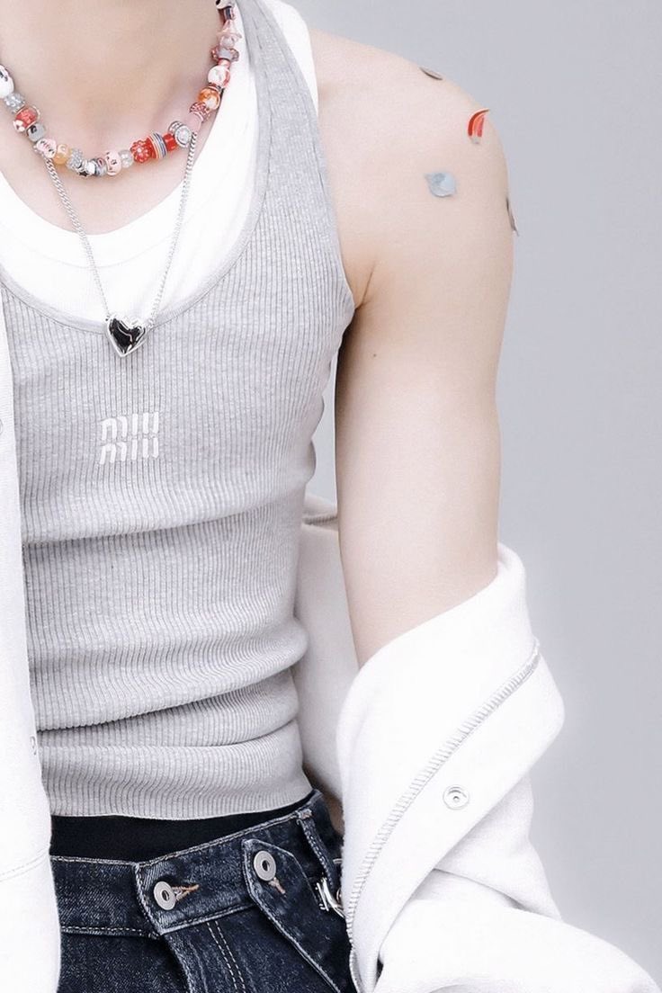 meiyokgu's tweet photo. his pretty details oml https://t.co/Qs4Pl0SZQG