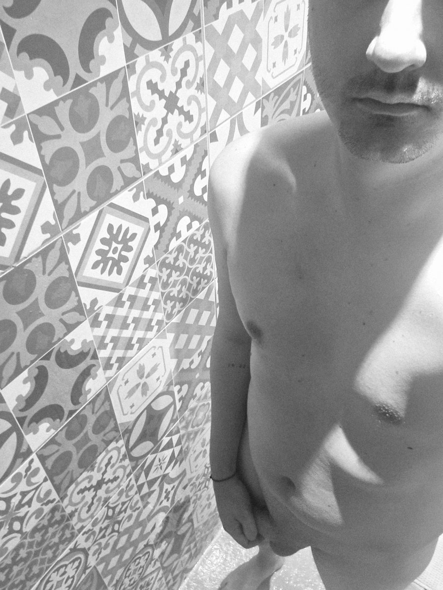 Sexe_coquin69's tweet photo. Une envie dans la douche.. https://t.co/NT9M1IUqsw