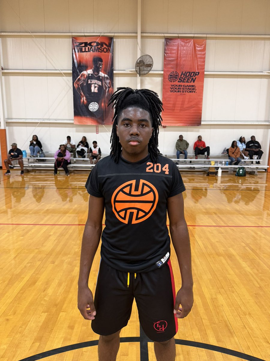 hoopseen's tweet photo. HoopSeen Fall Preview
Team 6 - 56
Team 7 - 50

Competitive battle that went back & forth throughout. 2028 6’8” William Wemeni was a weapon inside both offensively & defensively. High-motor forward who finishes well around the rim. 2029 Tristan Alusma stood out on the defensive end as he picked up the ball 94ft & ran the offense on the other end.

For Team 7, impressive performance for 2027 6’8” F Noah Sallee. Finished strong around the rim using a left-hand hook effectively and grabbed double-digit rebounds. At the PG spot, a new name in 2027 Damarin Grant from Beach HS was great in the half-court and picked apart the defense in his reps.