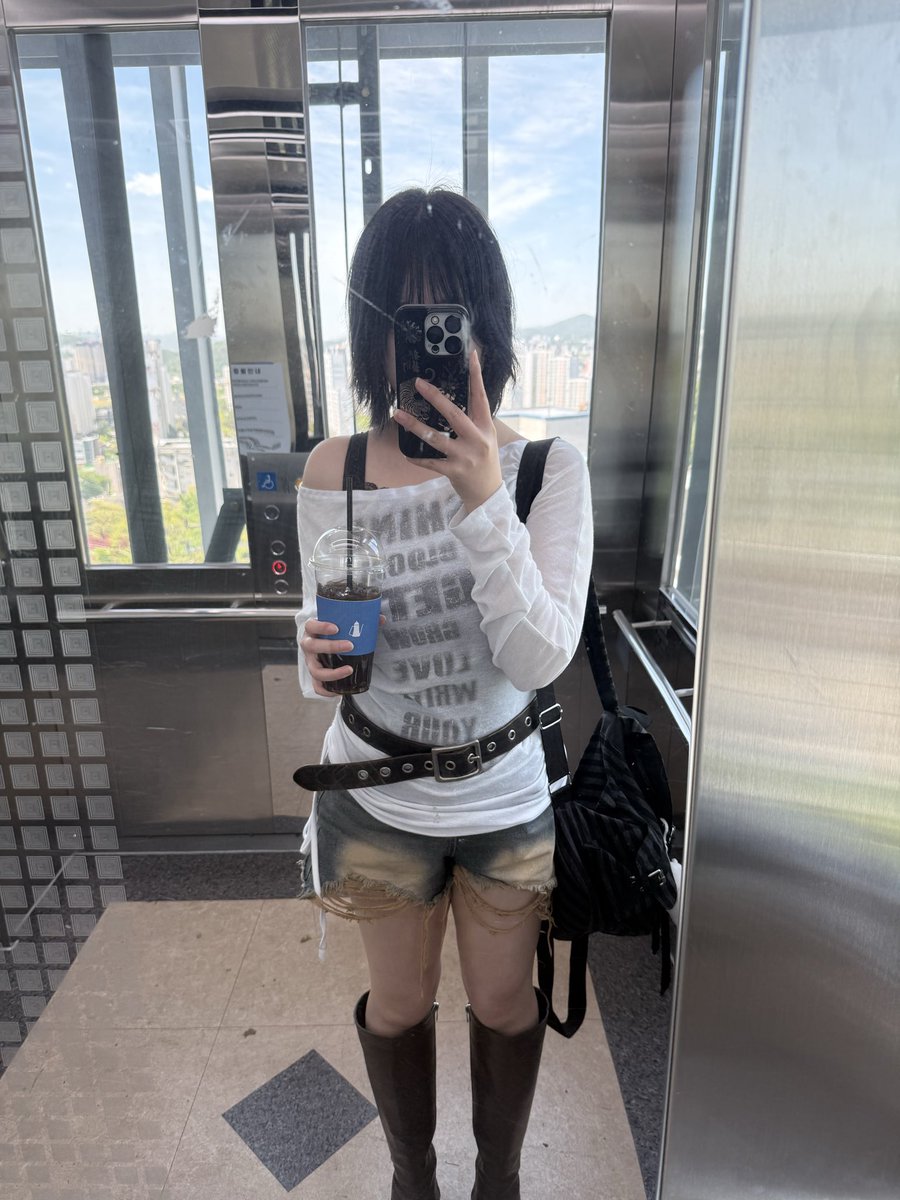 _ammoc's tweet photo. 지금은 얼레벌레…~~ 무채색고집녀…~~~ https://t.co/DRmn4aJTas