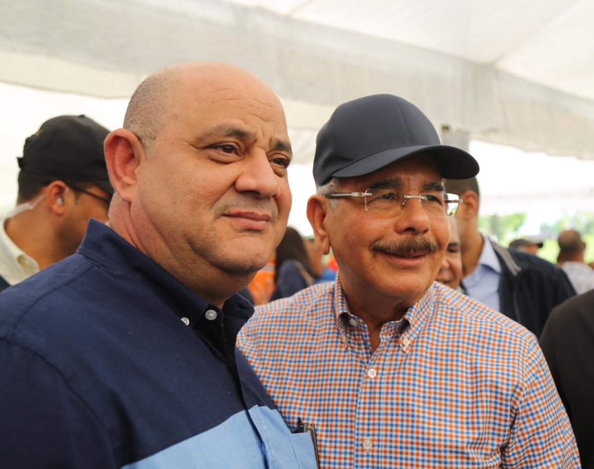JuyoeliD's tweet photo. Las #VisitasSorpresa de La Altagracia.

La Asociación de productores Agropecuarios Otra Banda- Verón recibieron el apoyo del Gobierno para seguir desarrollándose y mejorar sus condiciones de vida. Danilo Medina y Johnny Pujols. 💜💜. Higüey.

#PLD #Higuey
#HigüeyEsPLD
#LaAltagraciaEsPLD⭐️ 
#ConElPLDSeVivíaMejor