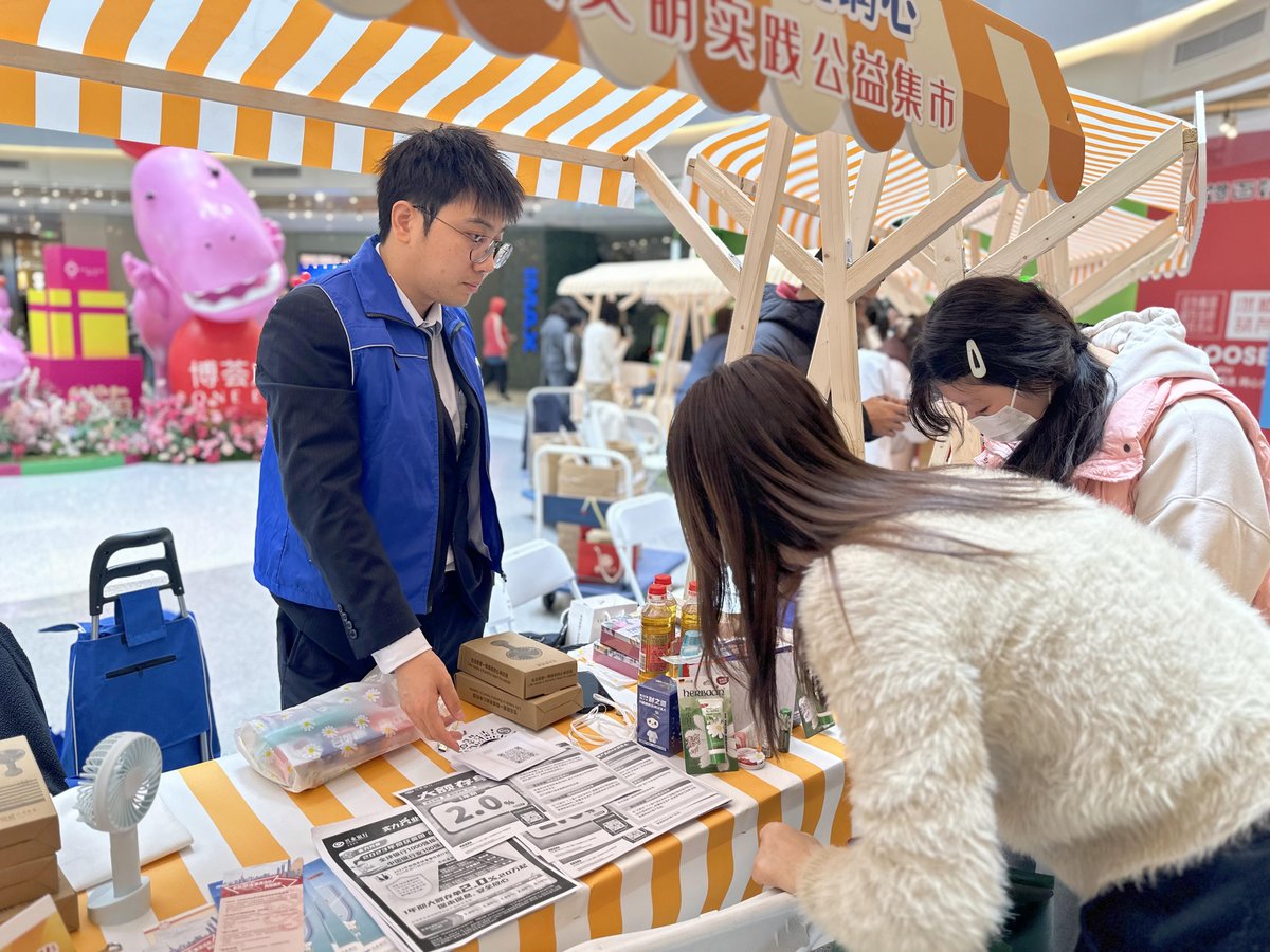 AlisonAven2l's tweet photo. Ven a nuestra feria comunitaria este sábado en el parque! Habrá juegos para nios, comida casera y stands de artesanías. No te lo pierdas! https://t.co/Gp8KY0OWOp