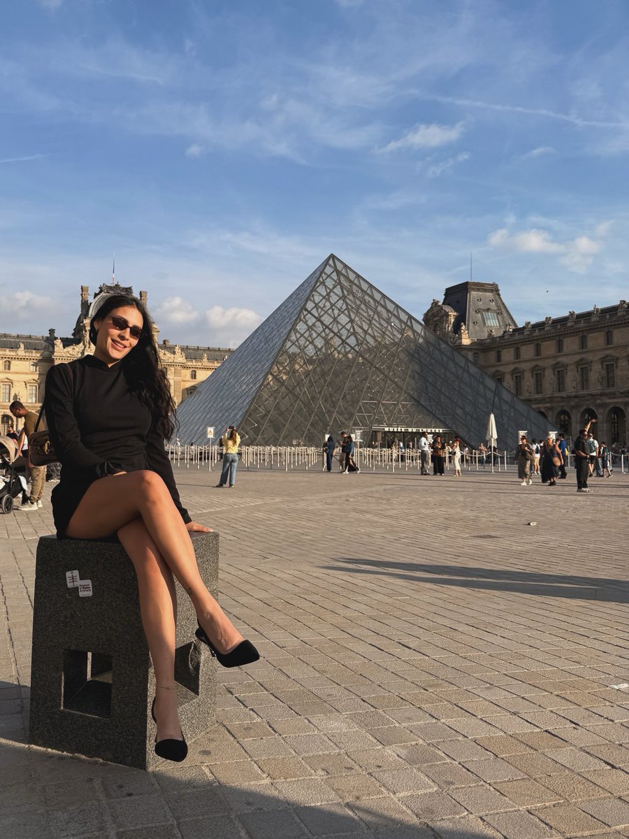 ChantalSabe's tweet photo. 🇫🇷✨ #louvre #codigodavinci #cultura #historia #monalisa 🖼️🖌️ https://t.co/F7Z4TD4GbR