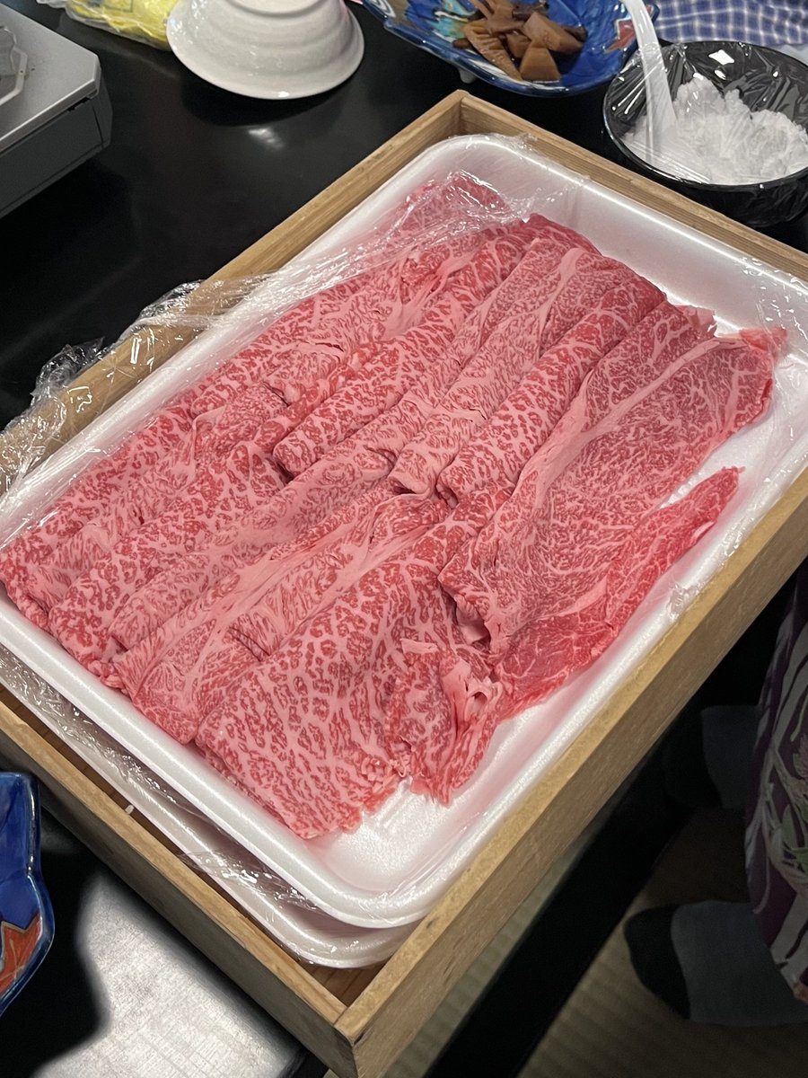 kyari_gourmet's tweet photo. ここちょっと遠いけど、ほんまにやばい！！

肉質に対するコスパも最高にいいんやけど、松茸も食べ放題で、なにより時間無制限で楽しめた。

時間気にせずたくさん食べられて、家族皆大満足でまた来よってなったお店🍄‍🟫🥩

もうすぐ一年経つのか、、今年も行きたくなった🤤 https://t.co/GDVeCidyQE