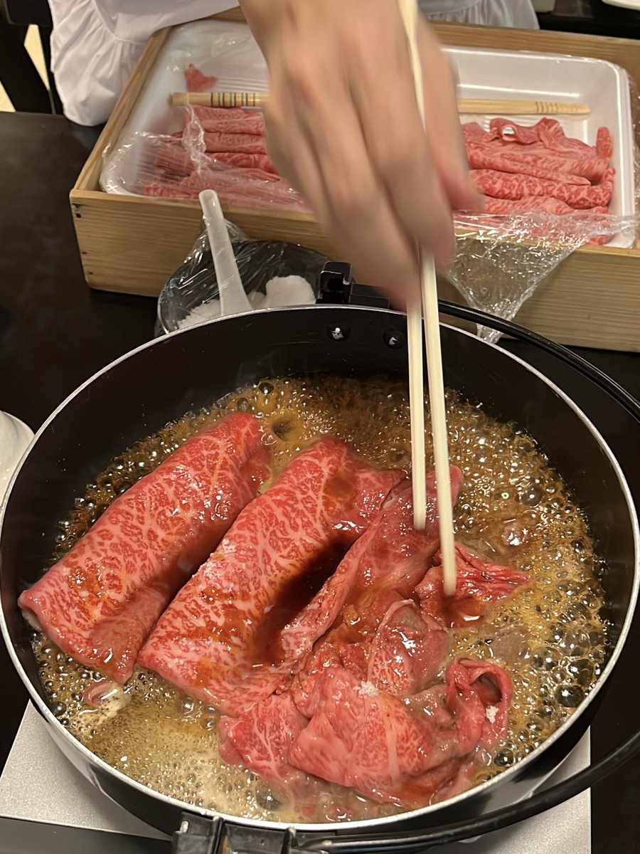 kyari_gourmet's tweet photo. ここちょっと遠いけど、ほんまにやばい！！

肉質に対するコスパも最高にいいんやけど、松茸も食べ放題で、なにより時間無制限で楽しめた。

時間気にせずたくさん食べられて、家族皆大満足でまた来よってなったお店🍄‍🟫🥩

もうすぐ一年経つのか、、今年も行きたくなった🤤 https://t.co/GDVeCidyQE