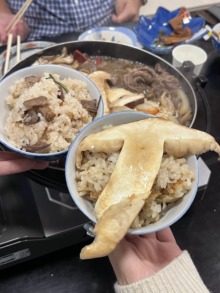 kyari_gourmet's tweet photo. ここちょっと遠いけど、ほんまにやばい！！

肉質に対するコスパも最高にいいんやけど、松茸も食べ放題で、なにより時間無制限で楽しめた。

時間気にせずたくさん食べられて、家族皆大満足でまた来よってなったお店🍄‍🟫🥩

もうすぐ一年経つのか、、今年も行きたくなった🤤 https://t.co/GDVeCidyQE