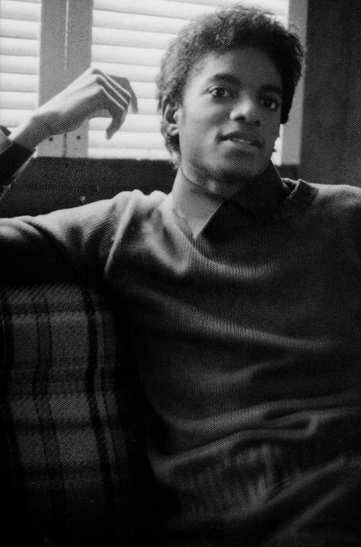 Simonprvd's tweet photo. - profile
- lock screen
- last song you listened to
- first pinterest pic https://t.co/25uW7X06Ya