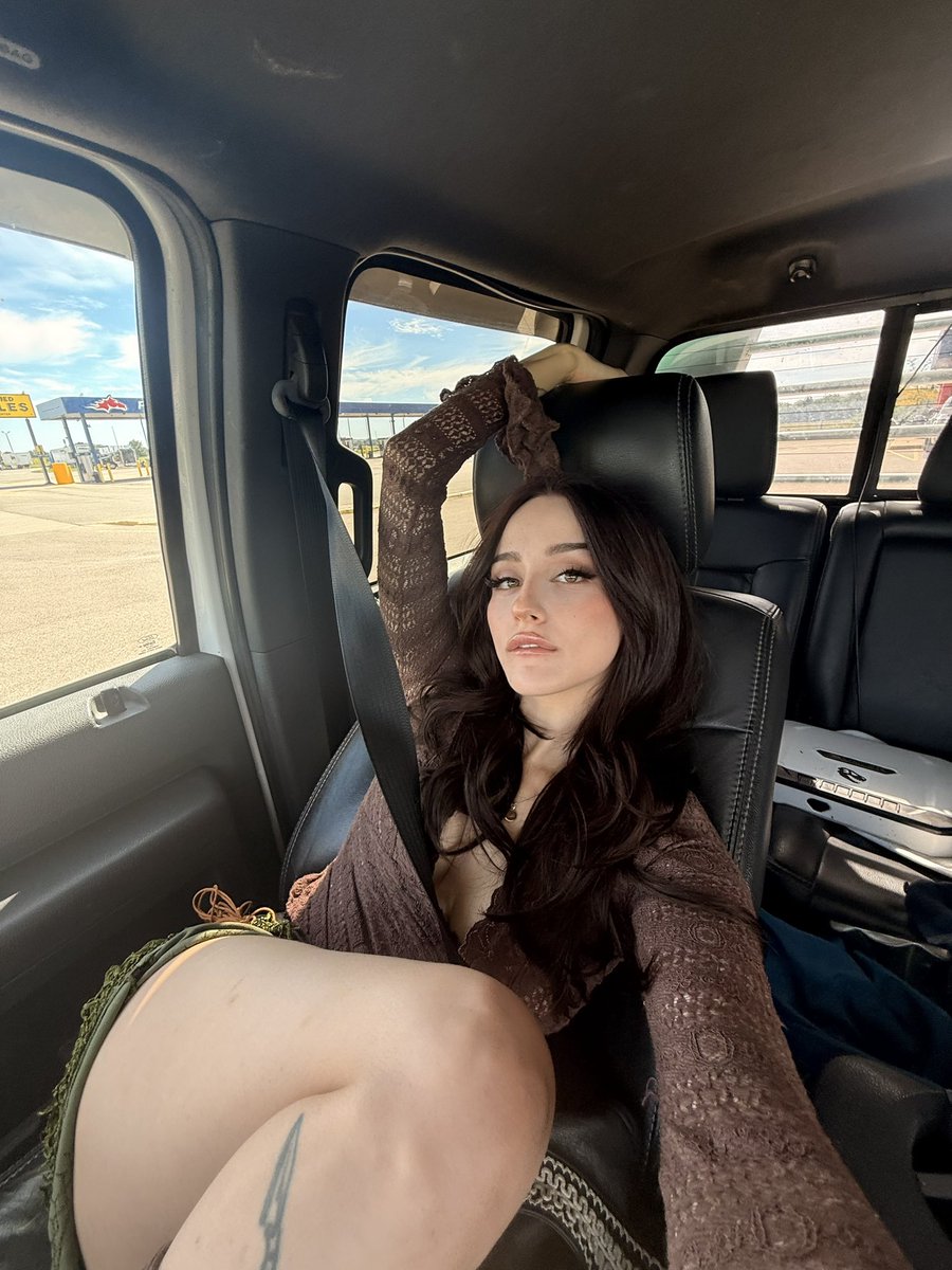 witchfoid's tweet photo. I in da car https://t.co/VU5gEOFtLM