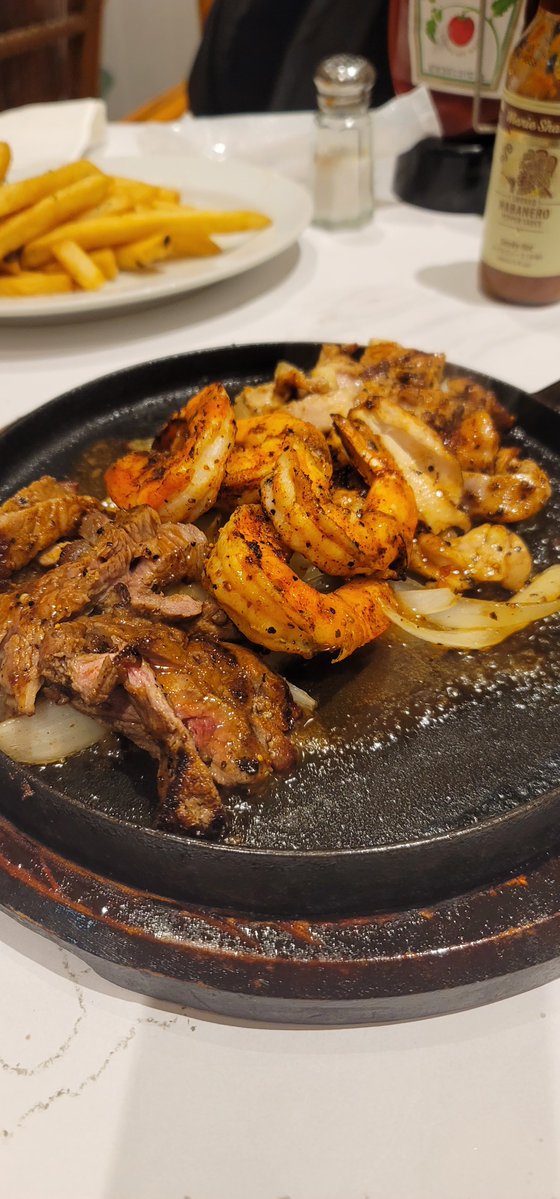 Maoxicore's tweet photo. ワカモレと🦐 また食べたい(𓂂꜆◕⩊◕꜀𓂂) https://t.co/wZDWacAuj7