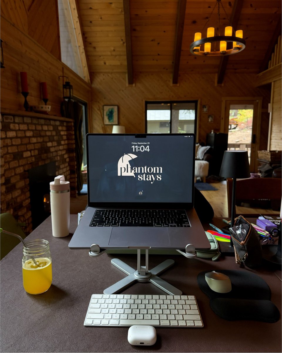 PhantomStays's tweet photo. it’s a different type of lock in working remote from a cabin in the mountains https://t.co/X1v5KdhSk6