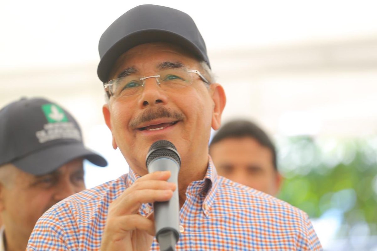 JuyoeliD's tweet photo. Las #VisitasSorpresa de La Altagracia.

La Asociación de productores Agropecuarios Otra Banda- Verón recibieron el apoyo del Gobierno para seguir desarrollándose y mejorar sus condiciones de vida. Danilo Medina y Johnny Pujols. 💜💜. Higüey.

#PLD #Higuey
#HigüeyEsPLD
#LaAltagraciaEsPLD⭐️ 
#ConElPLDSeVivíaMejor