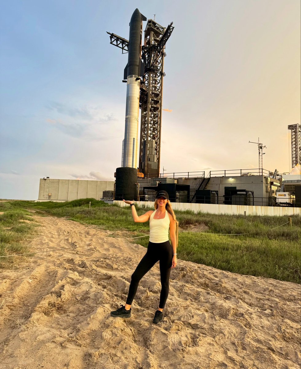BigImpactHumans's tweet photo. Less than 24 hours and she’ll be orbital https://t.co/L4C4aSDkSv