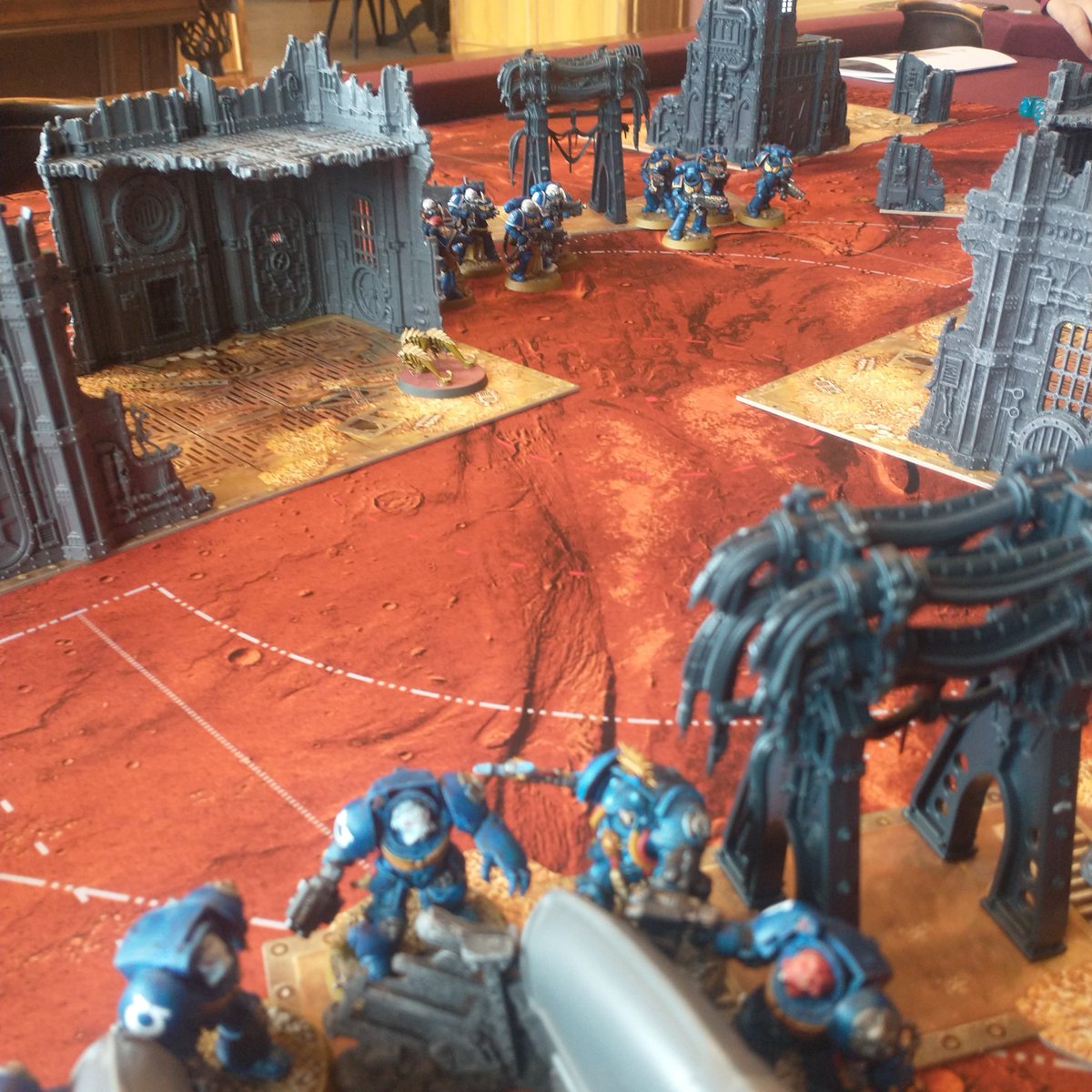 3BeanSoup's tweet photo. tyranids clean up the far objective while lone ripper holds the center https://t.co/lF28mhZere