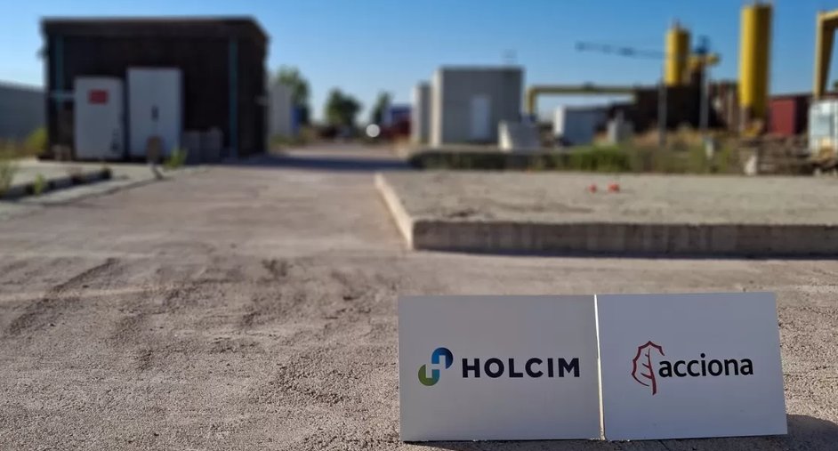 AyaxCabValdes's tweet photo. ACCIONA y Holcim desarrollan una losa de hormigón sostenible con fibras recicladas de palas eólicas.

Más información:https://t.co/PCt0oXg8FZ

@vyepesp
#MAPGIC

@CaminosUPV https://t.co/7t83kClwZZ