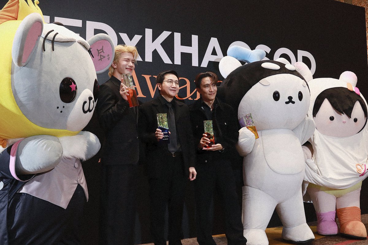 mayaonline2002's tweet photo. น้องลูกโฟ้ด #Fourthnattawat กับรางวัลนักแสดง Boys’ Love แห่งปีจาก FEED X KHAOSOD AWARDS 2026 

Interview📽🔗https://t.co/OXxYYn1Cq5

CONGRATS FOURTH AND TANRAK

#MAYATVOFFICIAL
#FourthBLActorOfTheYear
#FEEDxKHAOSODAwards2026 https://t.co/VnDdHdvray