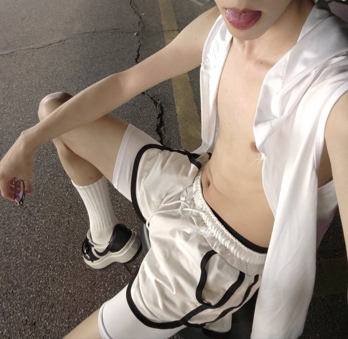 emperor_yellow7's tweet photo. 🥵🥵 https://t.co/tP0jsevNGA