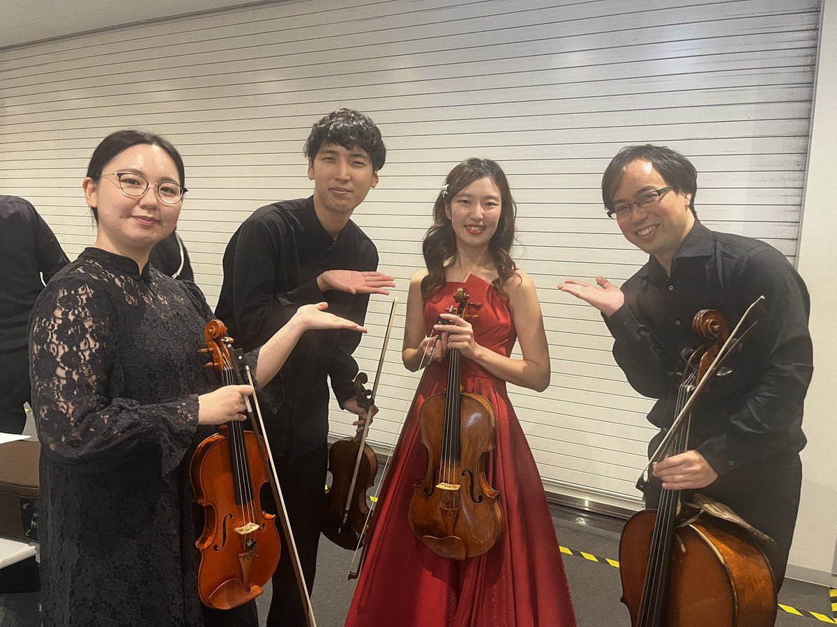 kahokinoko_vl's tweet photo. レベックアンサンブル東京の皆様とマルティヌーのラプソディコンチェルト、終演🎉ありがとうございました！
松村マエストロと、いつも仲良くしていただいているエキストラな皆様と！ https://t.co/QtUrX4qabk