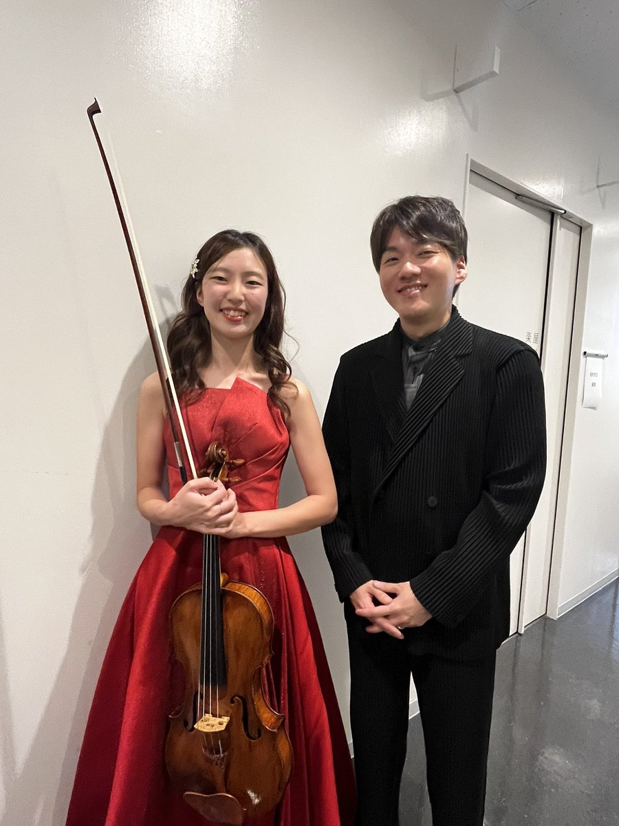 kahokinoko_vl's tweet photo. レベックアンサンブル東京の皆様とマルティヌーのラプソディコンチェルト、終演🎉ありがとうございました！
松村マエストロと、いつも仲良くしていただいているエキストラな皆様と！ https://t.co/QtUrX4qabk