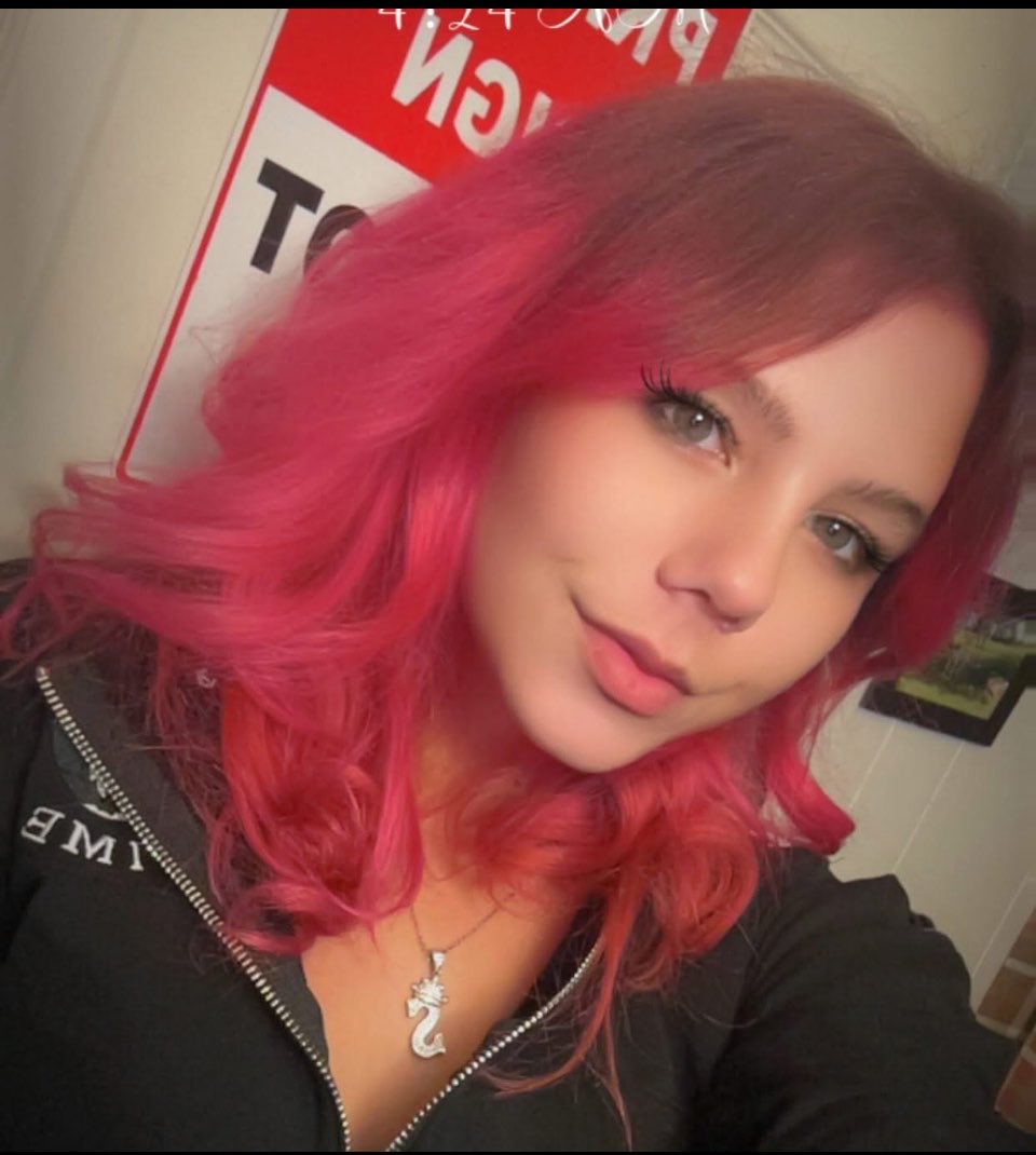 RubySnoe's tweet photo. Should I go back to pink?
#pawg #viral #findom https://t.co/A0pkJQBfPP