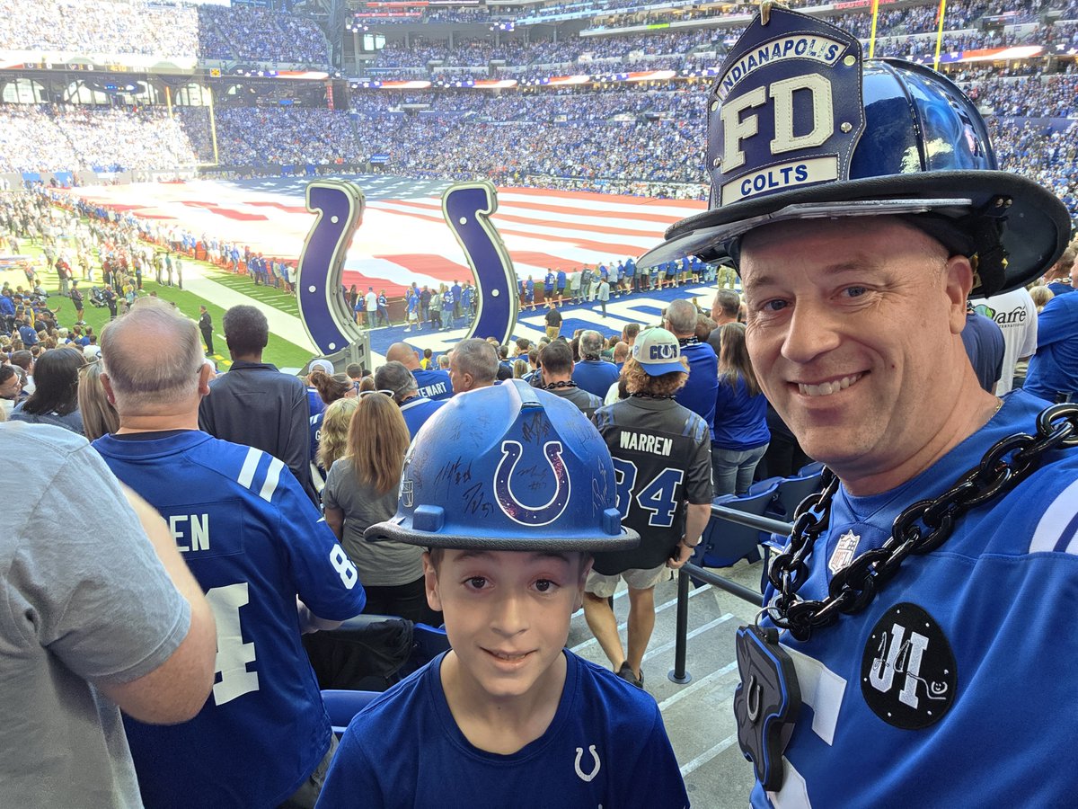 ColtsFireChief's tweet photo. Home away from home at the best stadium in the world!!!! @LucasOilStadium roof and widow open.  Absolutely beautiful!!!! @Colts @ColtsLife #ColtsFamily #Superfan https://t.co/fWuXHDOyRW