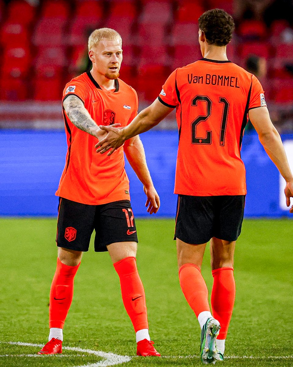 brfootball's tweet photo. 30’—Serbia 1-1 Netherlands ⚽
69’—Serbia 1-2 Netherlands ⚽

23-year-old Mexx Meerdink scores his first goals for the Netherlands to hand Xavi his first win 🇳🇱 https://t.co/FmSW6C8c75