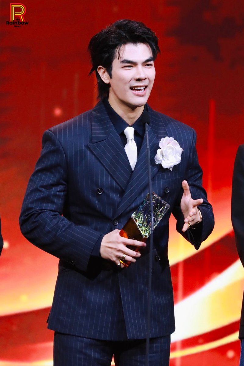 RainbowNewsent's tweet photo. "มาย ภาคภูมิ" ภายในงานประกาศรางวัล "FEED X KHAOSOD AWARDS 2026" 🖤🏆

#FEEDxKHAOSODAwards2026
#FeedxKhaosodAwardsxShine
#MilePhakphum https://t.co/GbZYyo9sps