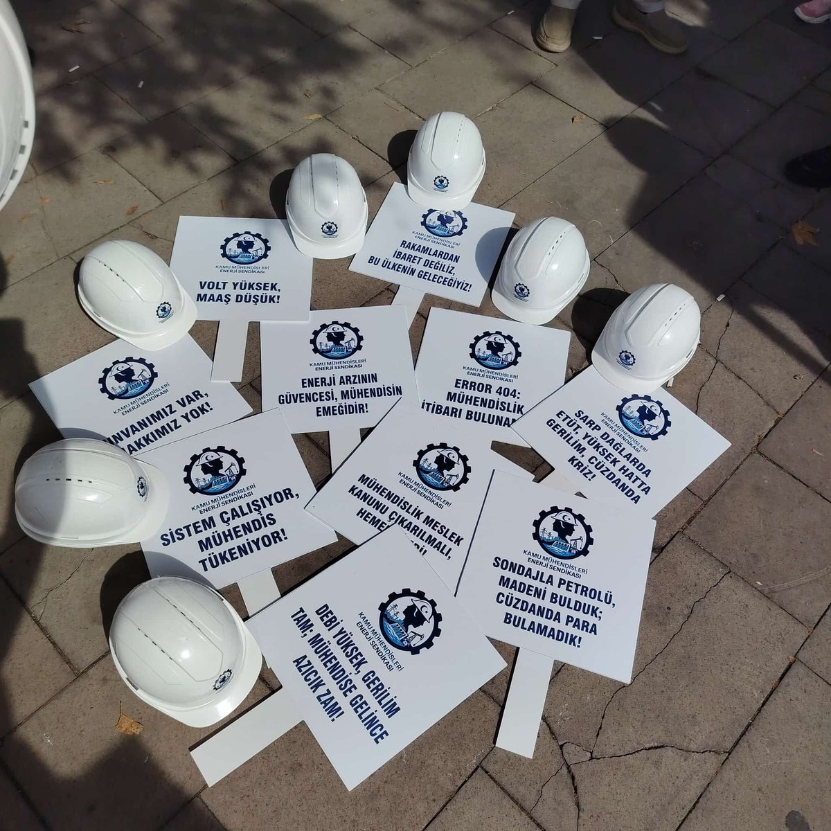 SevgiBayfidan's tweet photo. İmza bizim
Risk bizim
Sorumluluk bizim
Sıra emeğin karşılığını almaya gelince yok sayılan yine biziz.
Mühendisler hakkını istiyor.
#KamuMühendisleriAnıtParkta
@KaMuhEnerjiSen 
@yavuzyilmazd 
@gunaydingokhan
@muzeyyensevkin 
@mvhasanozturk
@ulasskarasu https://t.co/uS4Khhgdpf