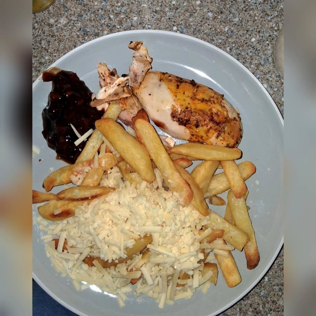 WilliamHelf0c's tweet photo. Peri Peri Chicken

Served with chips, cheese, and pickles. This chicken was incredible—juicy, delicious, and beautifully tender. I bought it already seasoned, so all I had to do was cook it. https://t.co/tP4co28GTR