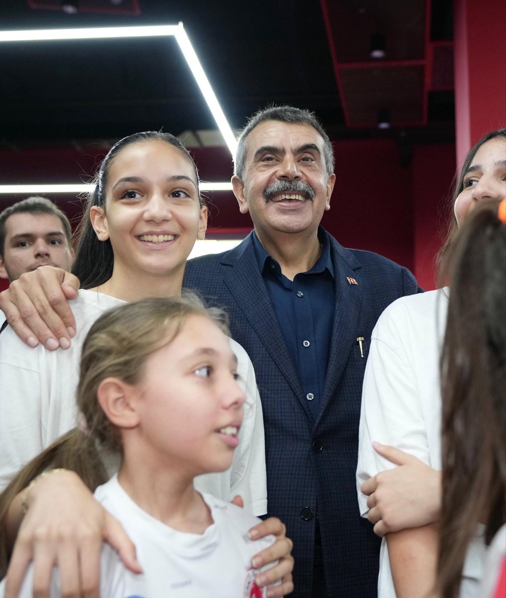 Yusuf__Tekin's tweet photo. 📍 İstanbul

Göztepe Spor Kompleksini ziyaret ettik.

Bakanlık olarak gençlerimizin spor yapabileceği, yeteneklerini keşfedip geliştirebileceği böyle alanları değerli buluyoruz.

Sporcularımıza başarılar, onlara emek veren antrenör ve eğitmenlerimize kolaylıklar diliyorum. https://t.co/4hlbHbemol