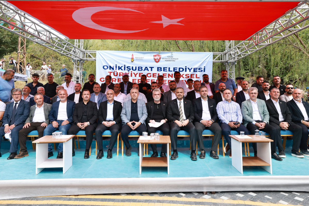 AKOnikisubat's tweet photo. 📍 Onikişubat / Kertmen Mahallesi

Onikişubat Belediyemiz ve Türkiye Geleneksel Güreşler Federasyonu iş birliğinde düzenlenen 3. Kertmen Karakucak ve Şalvar Güreş Festivali’ne katılım sağladık. 🤼‍♂️🇹🇷

Yaklaşık 20 yıl aradan sonra Kertmen’de yeniden er meydanına taşınan güreş heyecanında; Türkiye’nin 40’tan fazla ilinden gelen 500’ün üzerinde pehlivanın, Avrupa ve Dünya şampiyonları ile Kırkpınar’ın altın kemerli başpehlivanlarının kıyasıya mücadelesine tanıklık ettik.

Ata sporumuz güreşin yaşatılması, gelecek nesillere aktarılması ve Kertmen’imizin bu güzel geleneğinin yeniden canlandırılması bizler için büyük bir mutluluk.

Organizasyonda emeği geçen başta Onikişubat Belediye Başkanımız Hanifi Toptaş’a olmak üzere emeği herkese teşekkür ediyor, tüm pehlivanlarımıza başarılar diliyoruz. 🇹🇷🤼‍♂️