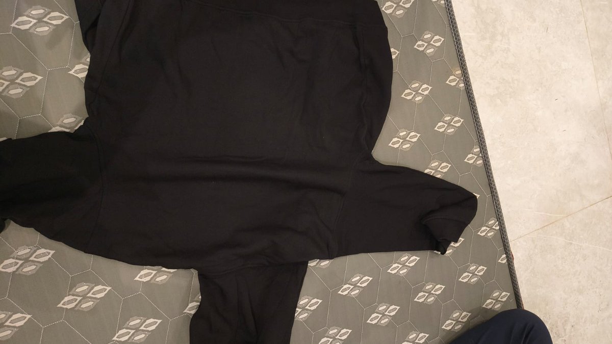 Mr_Robot324's tweet photo. I have attached photographs of the product for your reference. The product is in the condition required for return, and I request that you please investigate this matter, including the actions and status updates made by the pickup executive.
@nykaafashion @jaagograhakjago https://t.co/RaoL1Ig9dK