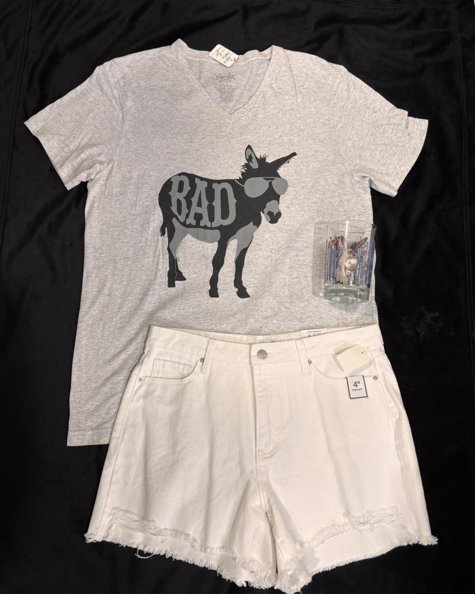 HiediWeismbb's tweet photo. Women’s shirt, size L, Texas True: $5. 99. New women’s shorts with tags, size 10: $8. 99. Glass cup: $3. Open until 5 p. m. Reminder: 20% off storewide, including sterling silver jewelry. Come see us! https://t.co/zt4acUkR7k