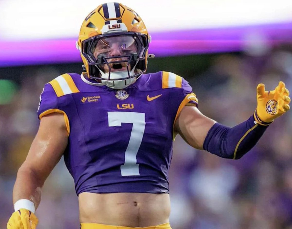 LonnPhillips's tweet photo. BREAKING FROM https://t.co/OWpP5du2EB: #LSU's starting senior LB Whit Weeks suffered a broken right leg vs Texas A&M. Weeks will undergo surgery tomorrow in Birmingham, his father David Weeks told LSUOdyssey. Of course, all indications = Whit is OUT for the full season.
FULL REPORT w/ context on what the family is going through & how Whit is doing👇
https://t.co/FolNTKYy8L 
  @On3 @Geaux247 @PeteNakos @Blain_Crain @JakeCrain_  @mzenitz @MattMoscona @TBob53 @BayouTigerGal @PegSports7 @sweet_n_tweet @DCBilliotJr @ScarboroughMike @PGuy77