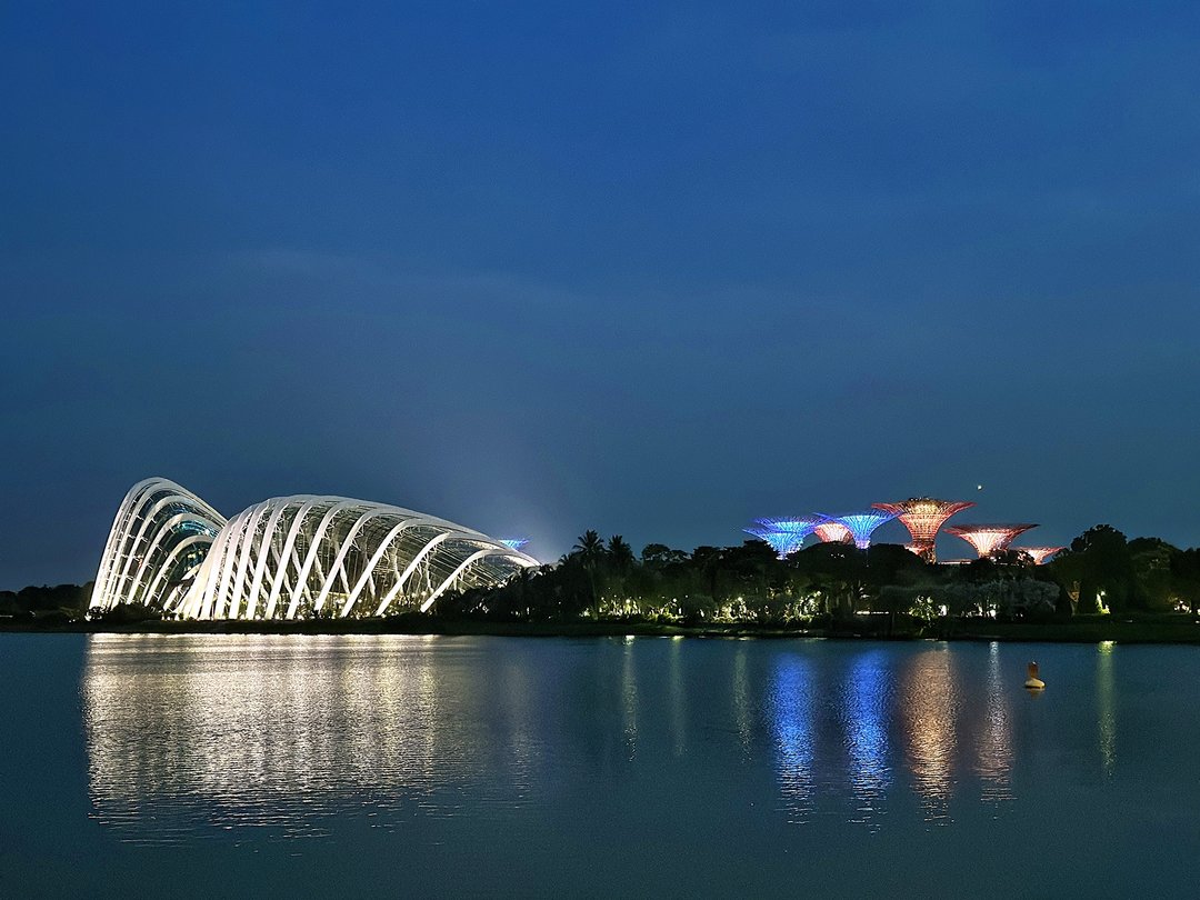 CIOKVW's tweet photo. Marina Bay is truly pleasant at night. https://t.co/SVECgB2VBJ