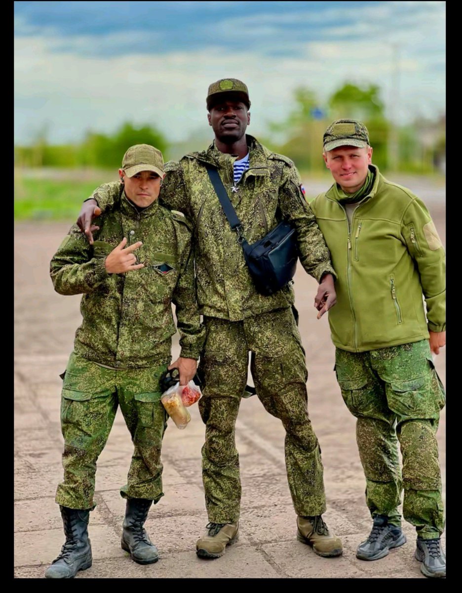 HonMpororo's tweet photo. Guys you see the interview of this Ugandan man from Wakiso district who work with Russia🇷🇺 special forces and he is on President Putin's team of security https://t.co/fNmfmG6dpu