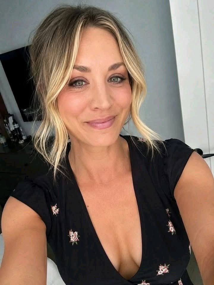 KaleyCuoco652's tweet photo. Am I beautiful ? 🥺 https://t.co/r4aFlpdpgo