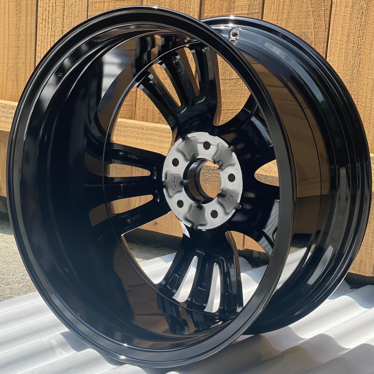 DavisBoken's tweet photo. 19-inch Nissan wheels in gloss black powder coating—OEM black. https://t.co/8IU5IrcUxh